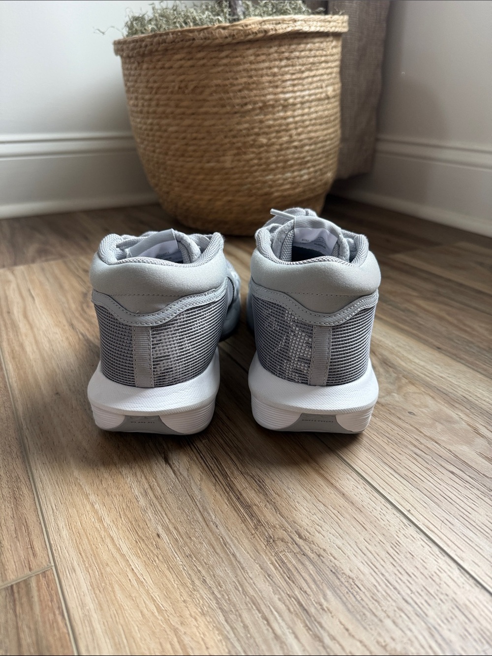 Nike LaBron James Witness 7 High Top Sneakers - Picture 4 of 5